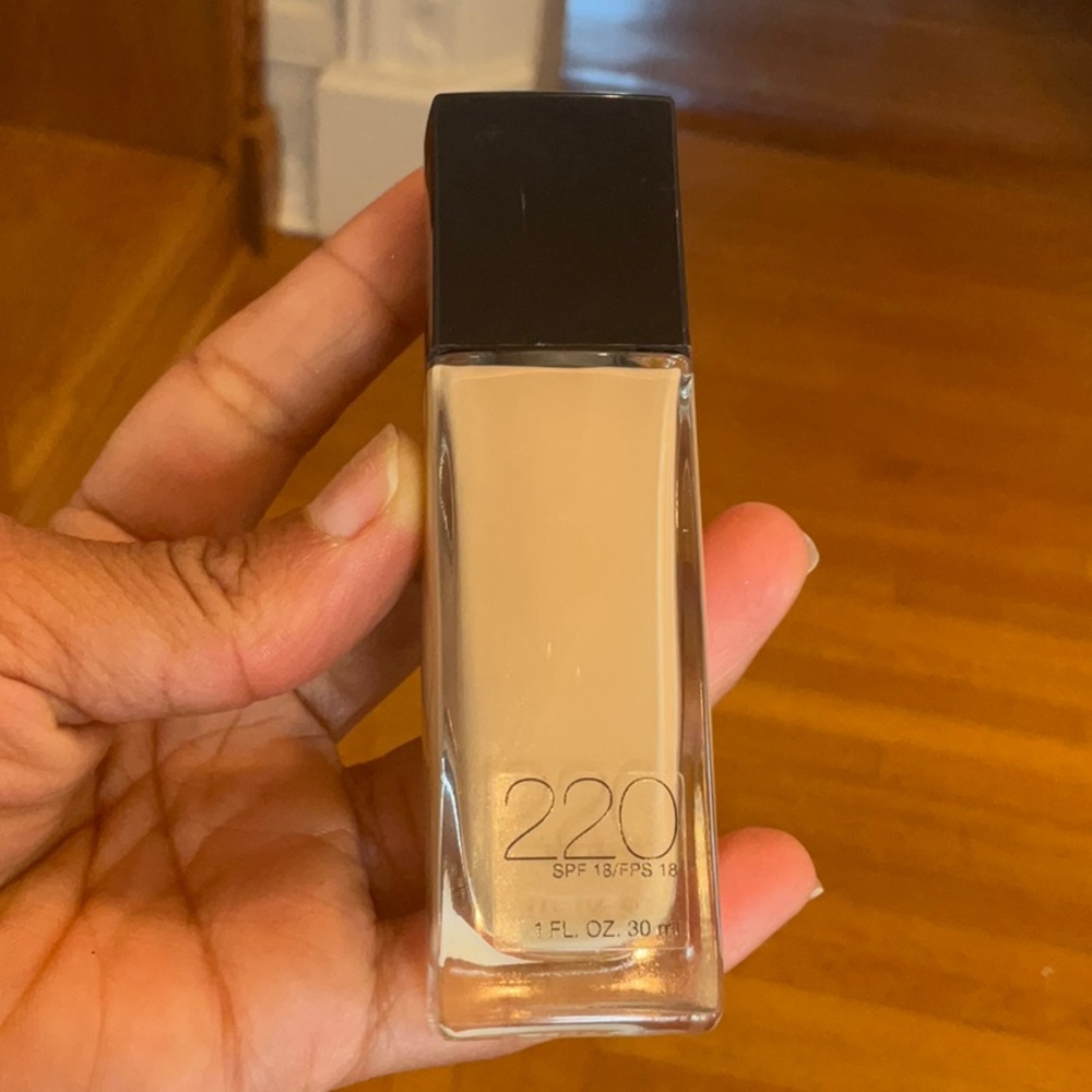 220 Foundation Fit Me